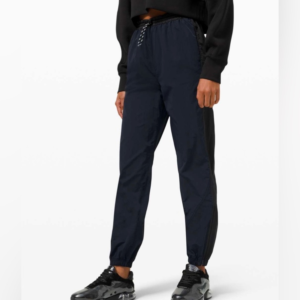 lululemon athletica NWT Evergreen Track Pants Size 8 True Navy/Black
